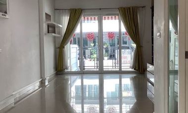 For rent and for sale 4 bedrooms townhouse in Wang Thonglang, Bangkok