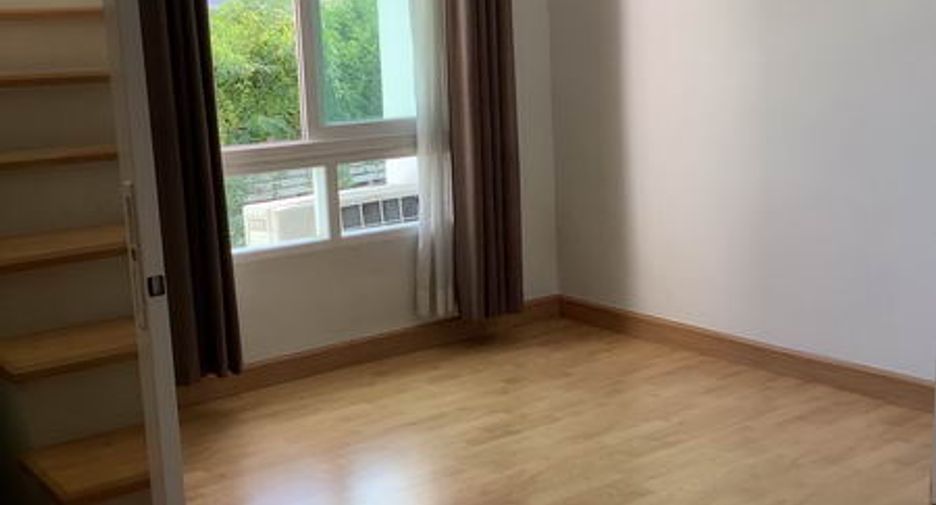 For rent and for sale 4 bedrooms townhouse in Wang Thonglang, Bangkok
