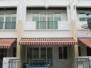 Reihenhaus zur Miete mit 3 Zimmer in Wang Thonglang, Bangkok