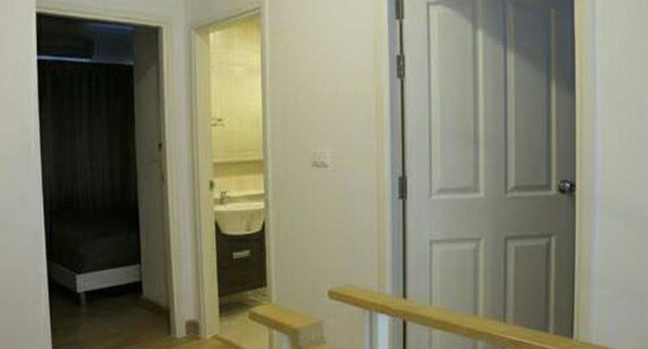For rent 3 bedrooms townhouse in Wang Thonglang, Bangkok