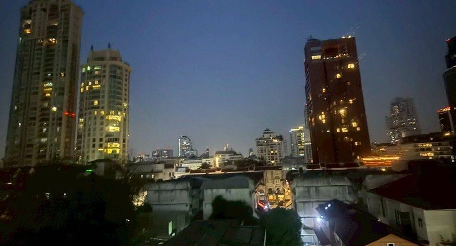 For rent and for sale 1 bed condo in Watthana, Bangkok
