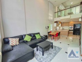 For rent 3 bed townhouse in Sathon, Bangkok