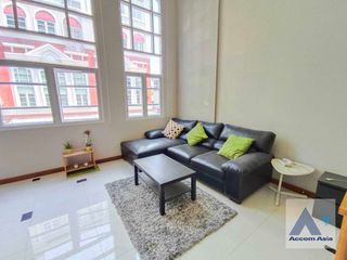 For rent 3 bed townhouse in Sathon, Bangkok