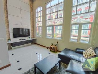 For rent 3 bed townhouse in Sathon, Bangkok