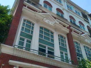 For rent 3 bed townhouse in Sathon, Bangkok