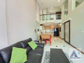 For rent 3 bed townhouse in Sathon, Bangkok