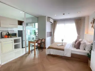 For sale studio condo in Khlong Toei, Bangkok