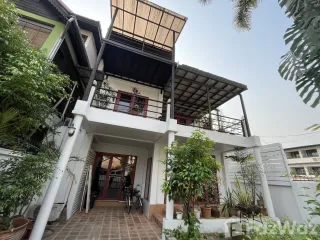 For sale 3 bed townhouse in Mueang Chiang Mai, Chiang Mai