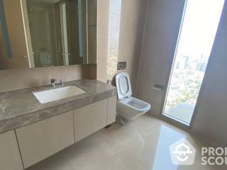 For rent 3 Beds condo in Khlong San, Bangkok