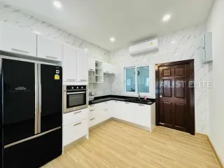 For sale 3 Beds condo in Bang Lamung, Chonburi