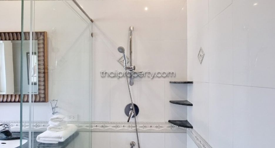 For sale 4 bedrooms house in Bang Lamung, Chonburi