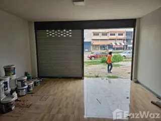 For sale 4 Beds retail Space in Mueang Uthai Thani, Uthai Thani