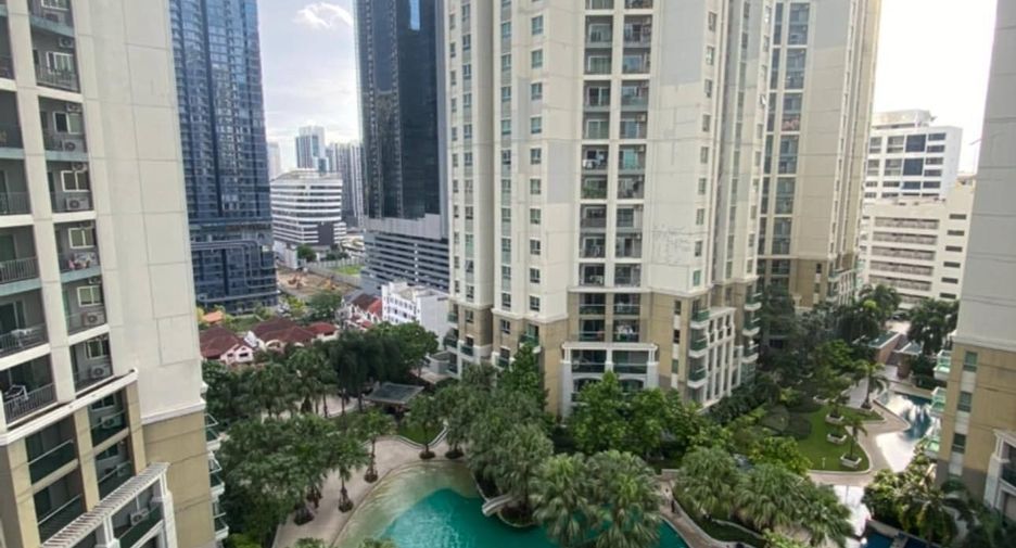 For sale 2 bed condo in Huai Khwang, Bangkok