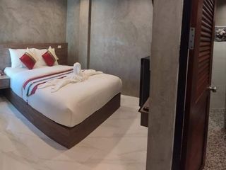 For sale 12 bed hotel in Mueang Chiang Mai, Chiang Mai