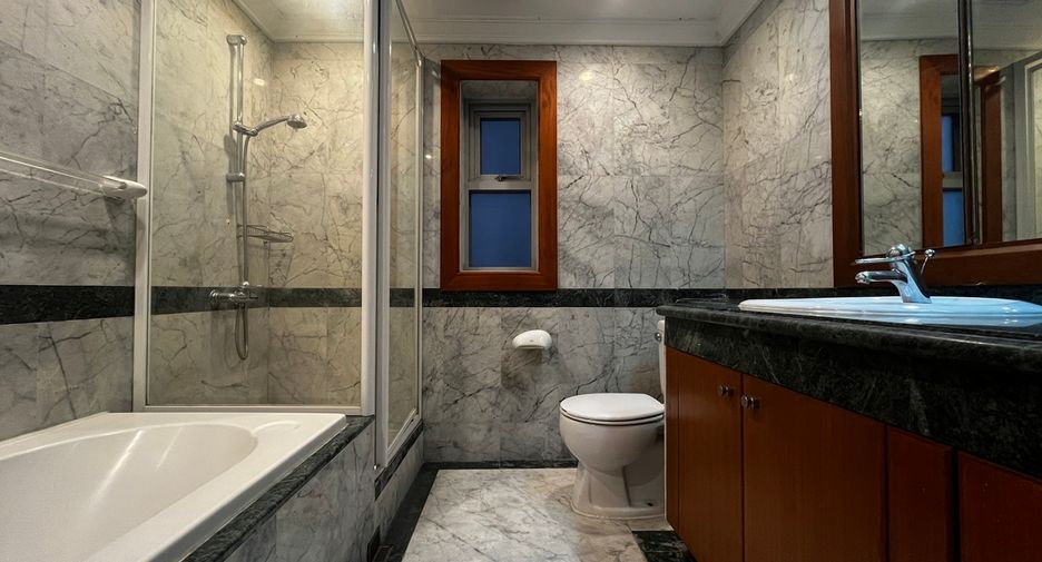 For sale 3 bedrooms condo in Pathum Wan, Bangkok