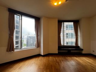 For sale 3 bedrooms condo in Pathum Wan, Bangkok