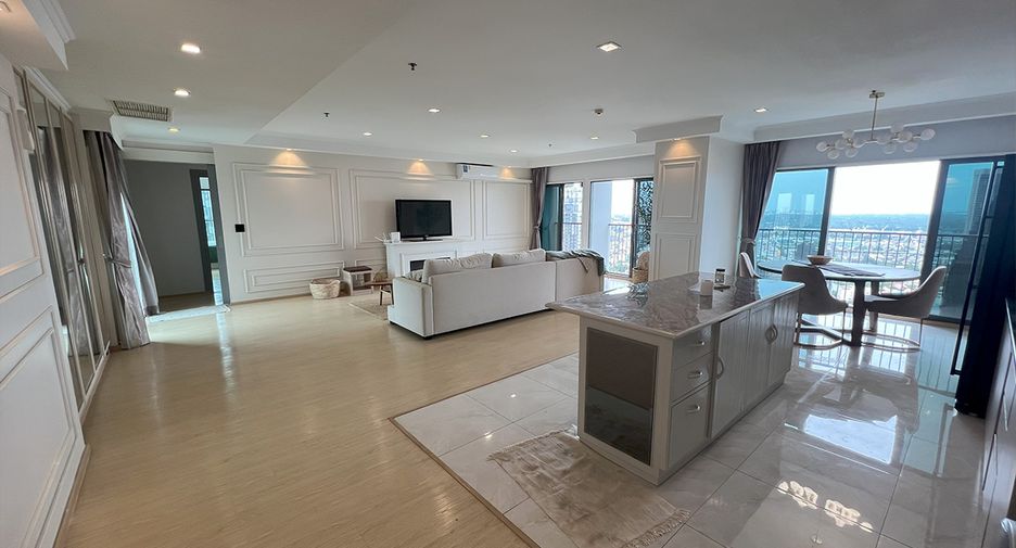 For sale 3 ベッドルーム condo in Khlong Toei, Bangkok