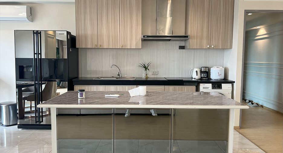 For sale 3 ベッドルーム condo in Khlong Toei, Bangkok