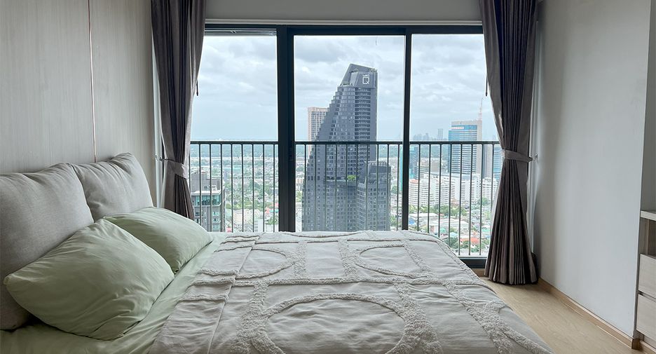 For sale 3 ベッドルーム condo in Khlong Toei, Bangkok