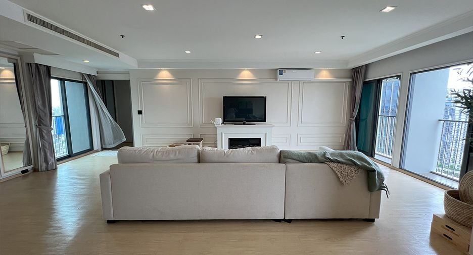 For sale 3 ベッドルーム condo in Khlong Toei, Bangkok