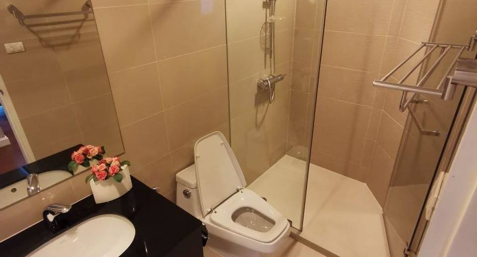 For rent 5 bed condo in Huai Khwang, Bangkok