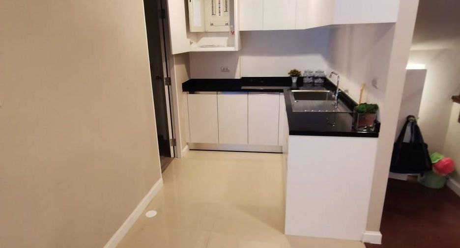 For rent 5 bed condo in Huai Khwang, Bangkok