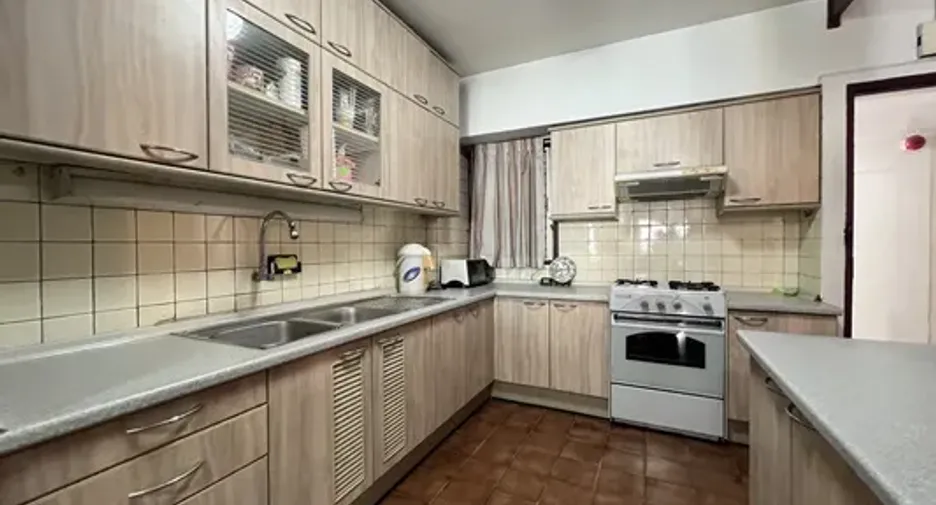 For sale 2 Beds condo in Khlong Toei, Bangkok