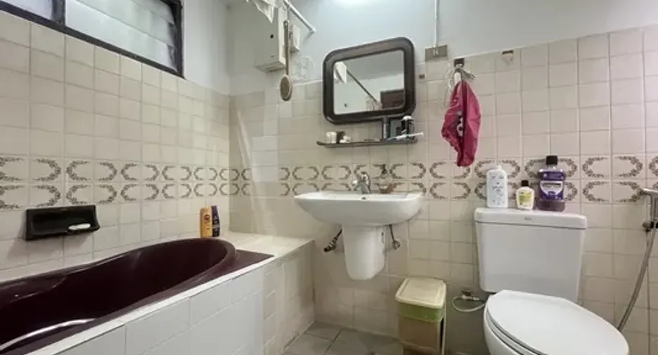 For sale 2 Beds condo in Khlong Toei, Bangkok