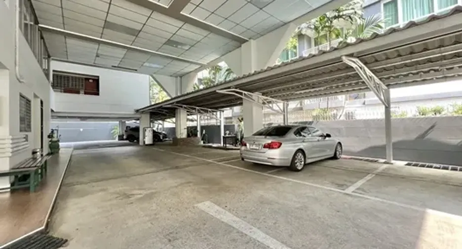 For sale 2 Beds condo in Khlong Toei, Bangkok