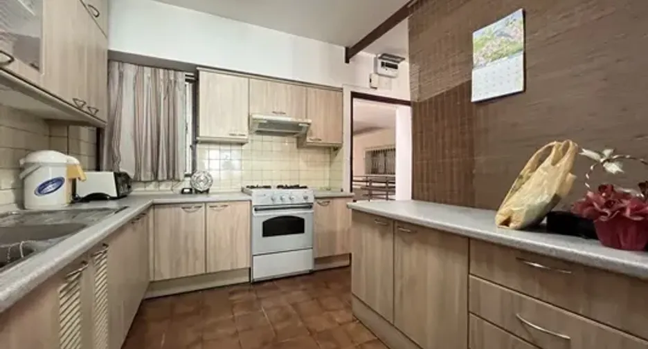 For sale 2 Beds condo in Khlong Toei, Bangkok