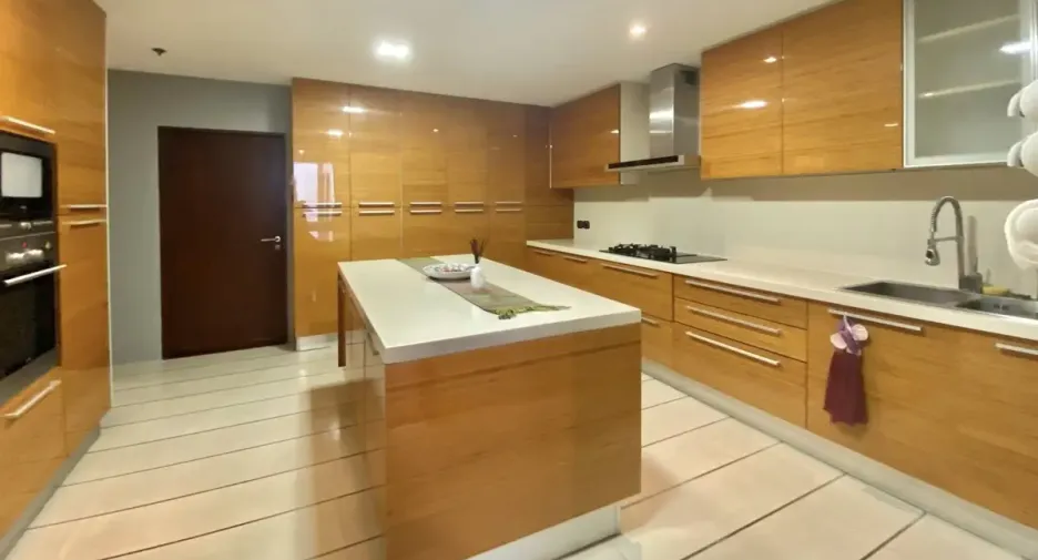 For sale 3 bedrooms condo in Watthana, Bangkok