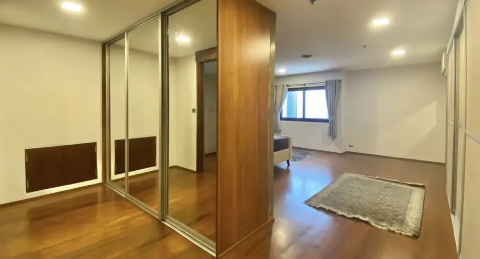 For sale 3 bedrooms condo in Watthana, Bangkok