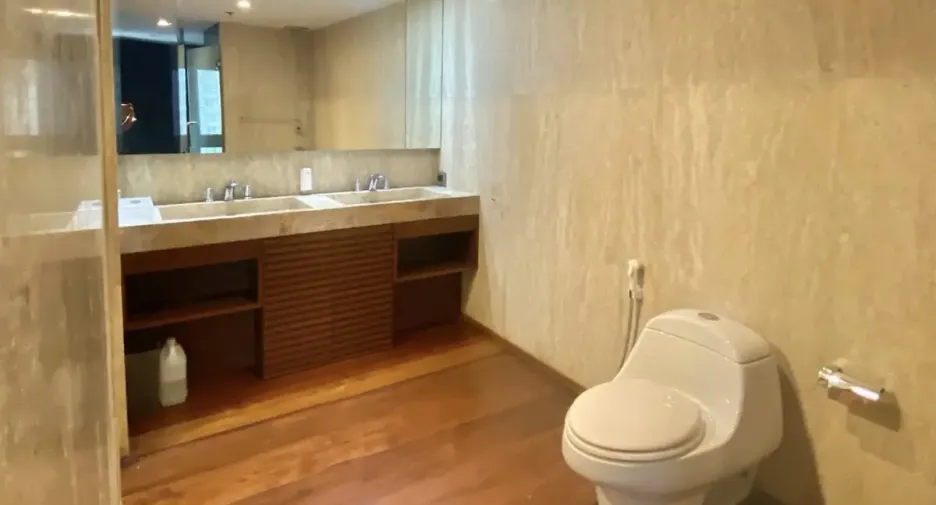For sale 3 bedrooms condo in Watthana, Bangkok