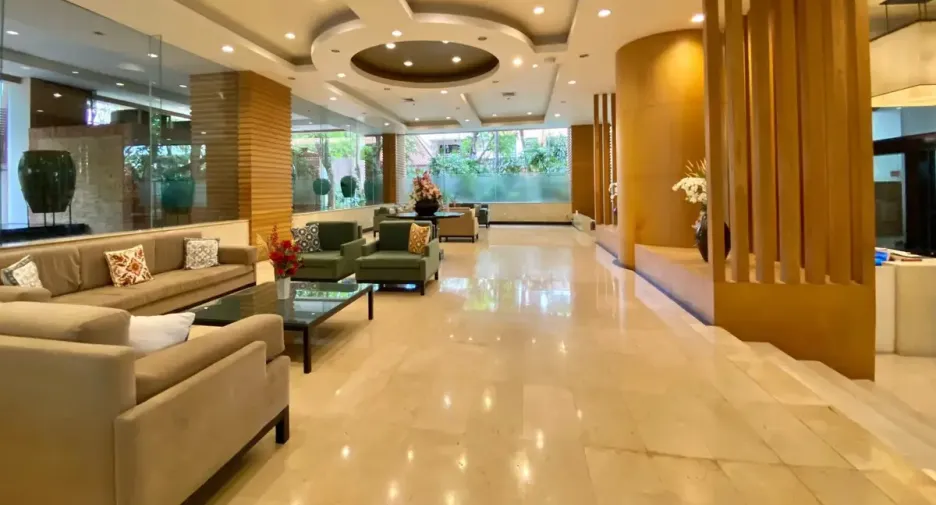 For sale 3 bedrooms condo in Watthana, Bangkok