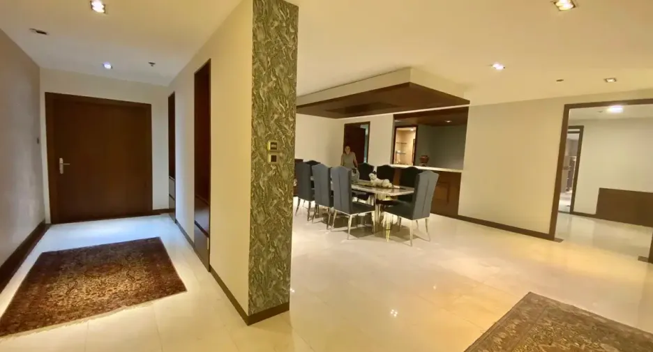 For sale 3 bedrooms condo in Watthana, Bangkok