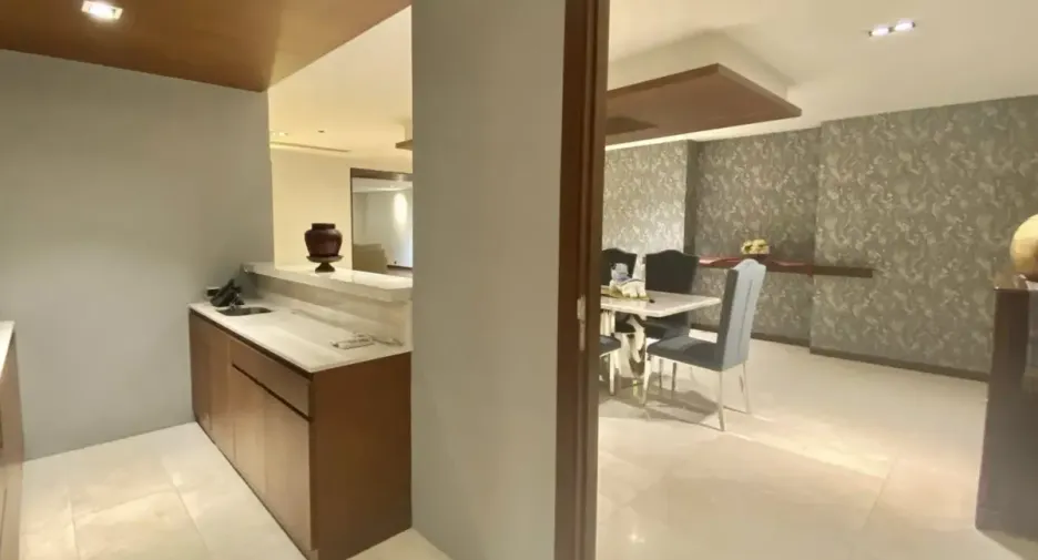 For sale 3 bedrooms condo in Watthana, Bangkok