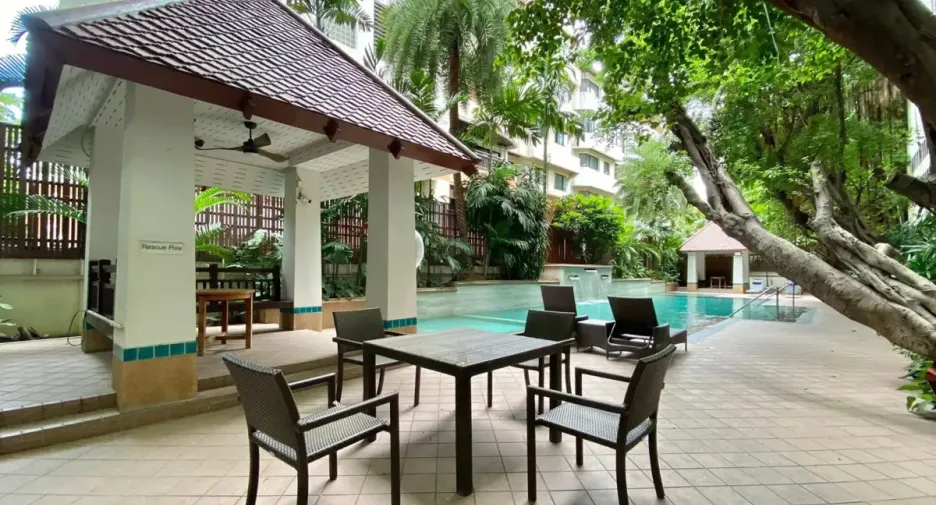 For sale 3 bedrooms condo in Watthana, Bangkok