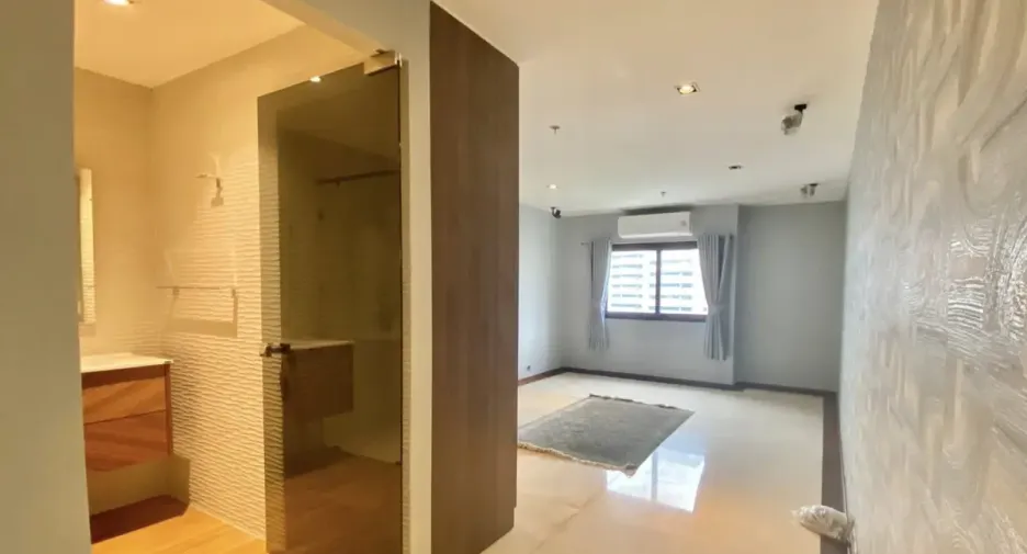 For sale 3 bedrooms condo in Watthana, Bangkok