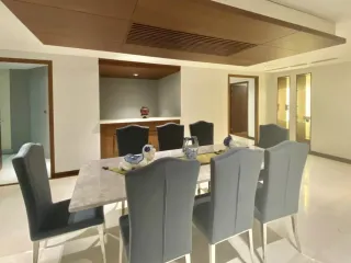For sale 3 bedrooms condo in Watthana, Bangkok
