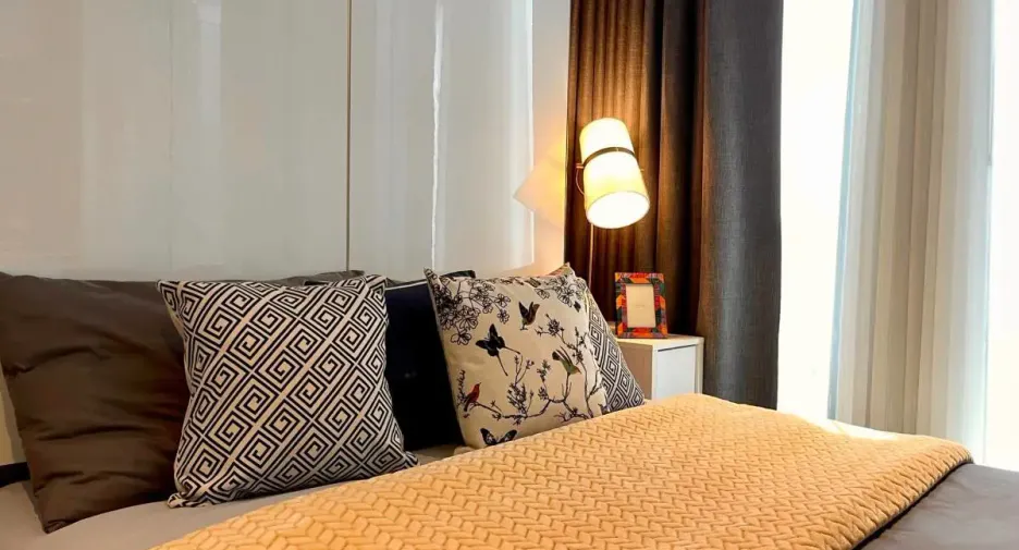 For rent そして for sale 2 ベッドルーム condo in Bang Rak, Bangkok