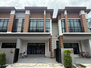 For rent 3 bed townhouse in Cha Am, Phetchaburi