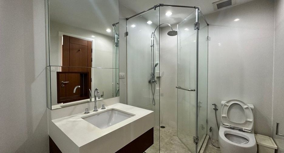 For sale 2 bed condo in Watthana, Bangkok