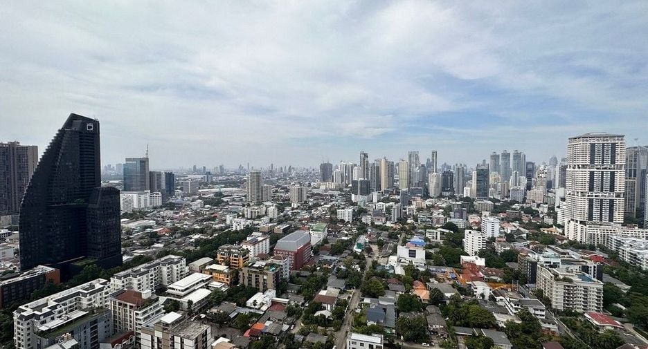 For sale 1 bed condo in Khlong Toei, Bangkok