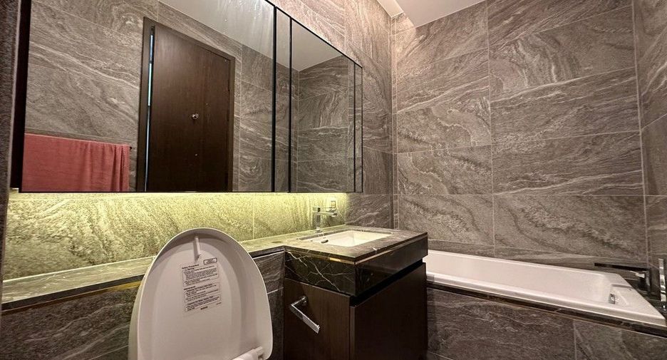 For sale 1 bed condo in Khlong Toei, Bangkok