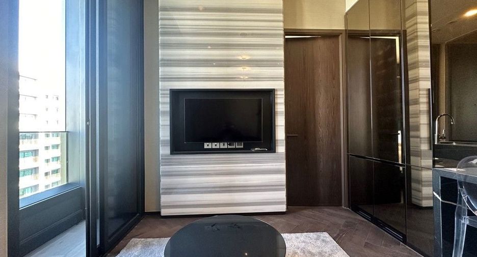 For sale 1 bed condo in Khlong Toei, Bangkok