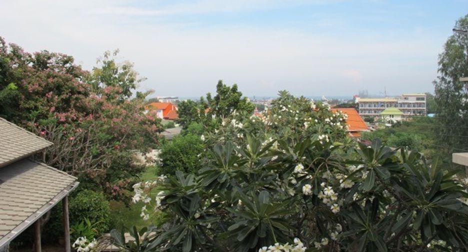 For sale 4 bedrooms house in Hua Hin, Prachuap Khiri Khan