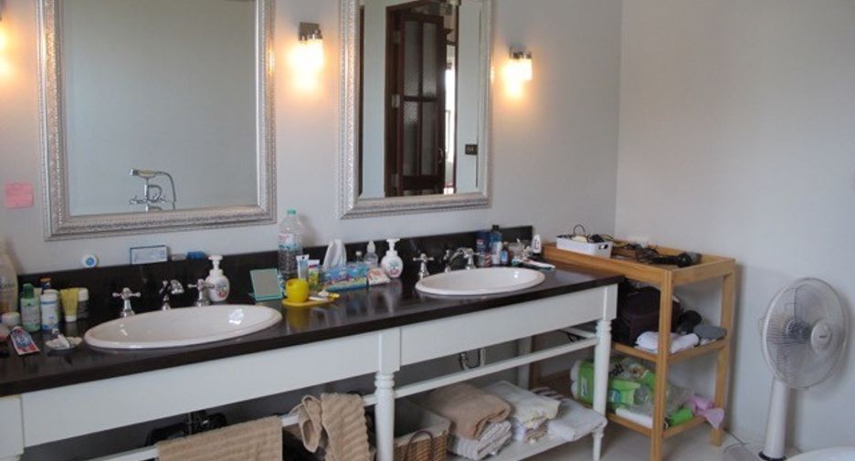 For sale 4 bedrooms house in Hua Hin, Prachuap Khiri Khan