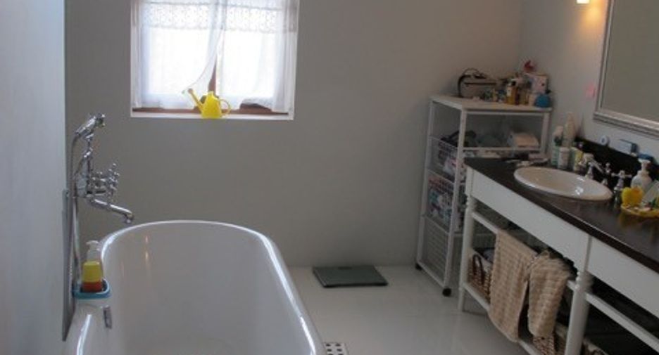 For sale 4 bedrooms house in Hua Hin, Prachuap Khiri Khan