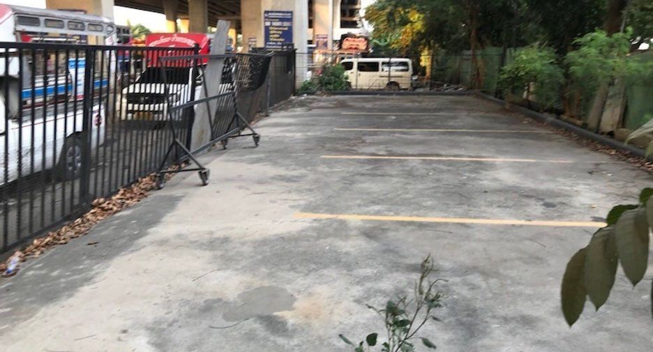 For sale 45 ベッドルーム house in Khlong Toei, Bangkok