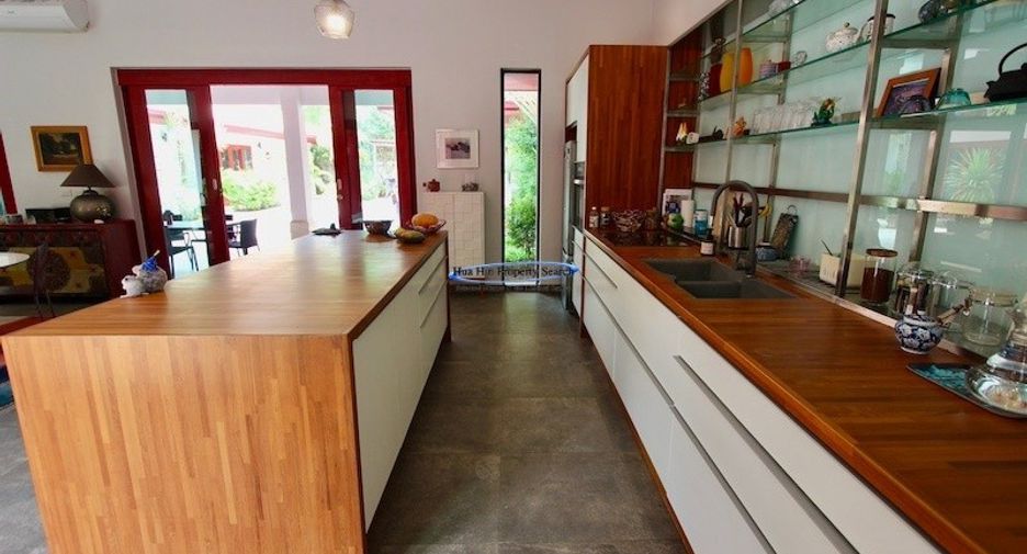 Haus zum Kauf mit 4 Zimmer in Sam Roi Yot, Prachuap Khiri Khan